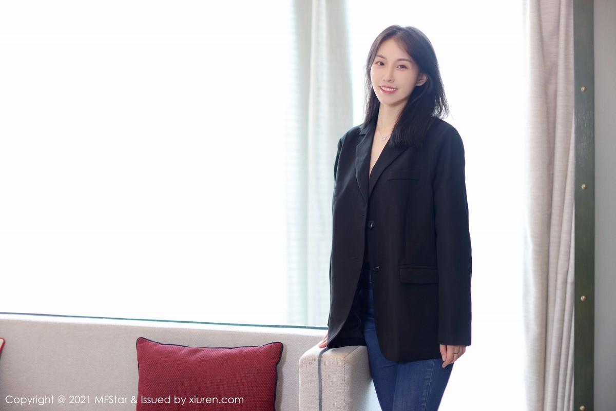 一颗甜蛋黄a私房半脱牛仔裤露蕾丝内衣完美绝美写真50P 3