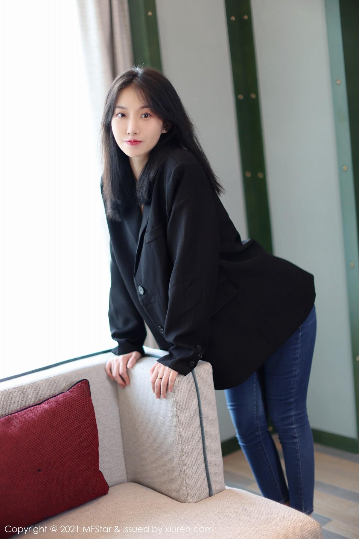 一颗甜蛋黄a私房半脱牛仔裤露蕾丝内衣完美绝美写真50P 6