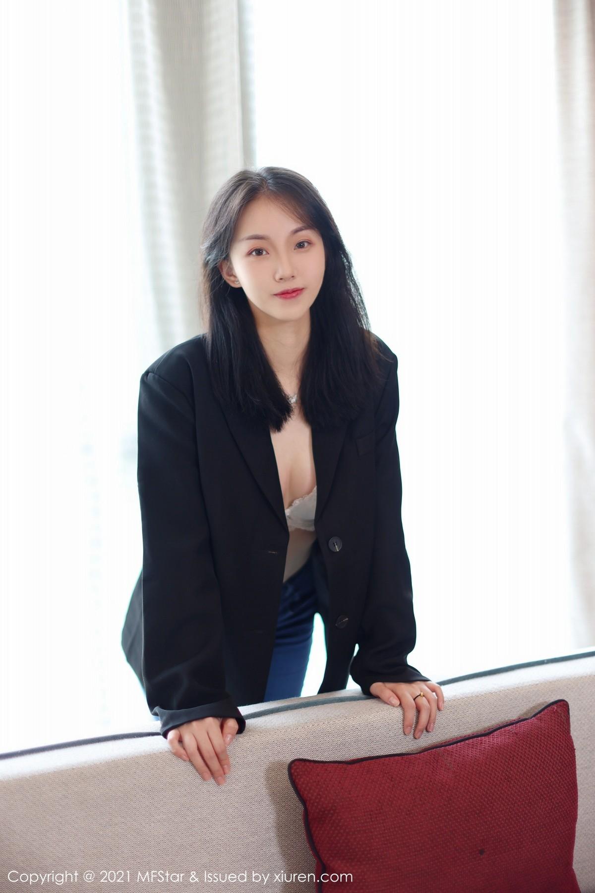 一颗甜蛋黄a私房半脱牛仔裤露蕾丝内衣完美绝美写真50P 8