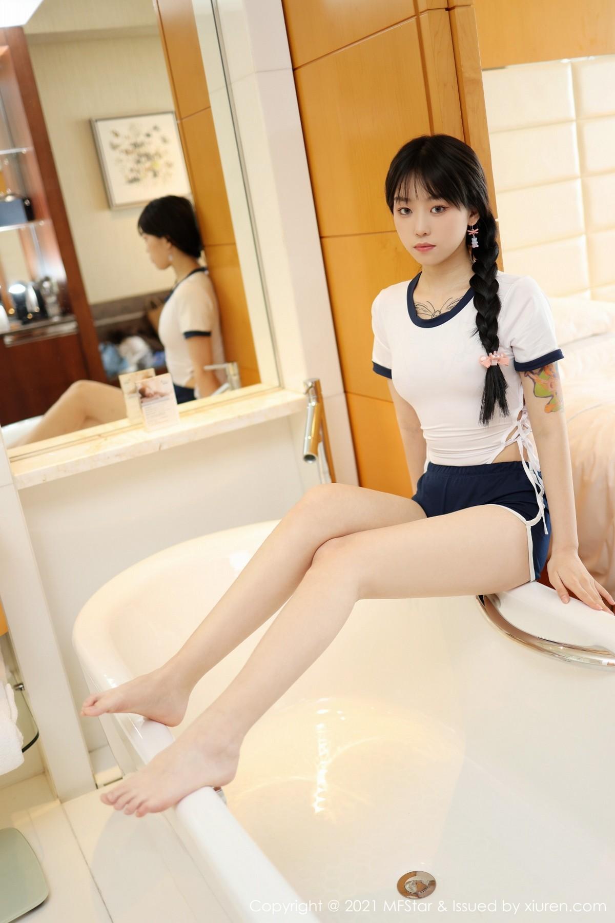 奶瓶子私房浴缸日系高叉连体衣秀翘臀撩人绝美写真43P 8