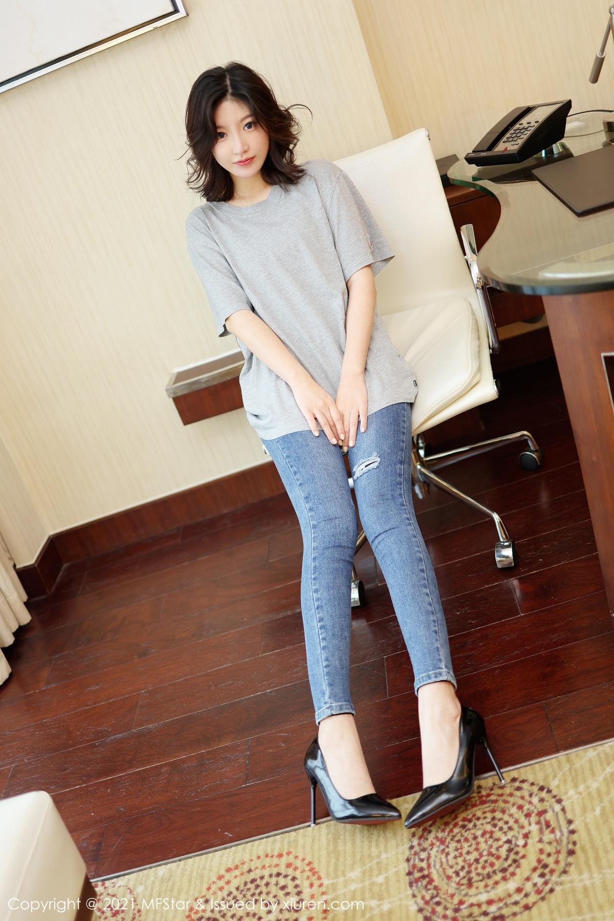 Human World Wild Candy Private Photoshoot Taking Off Tight Jeans Showing White Tender Perky Butt Alluring Superb Beauty Photo 62P 4