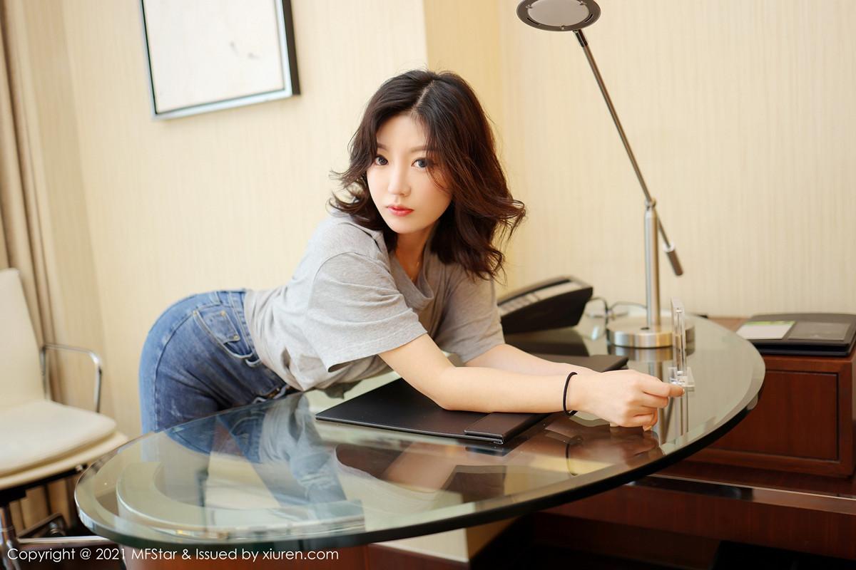 Human World Wild Candy Private Photoshoot Taking Off Tight Jeans Showing White Tender Perky Butt Alluring Superb Beauty Photo 62P 7