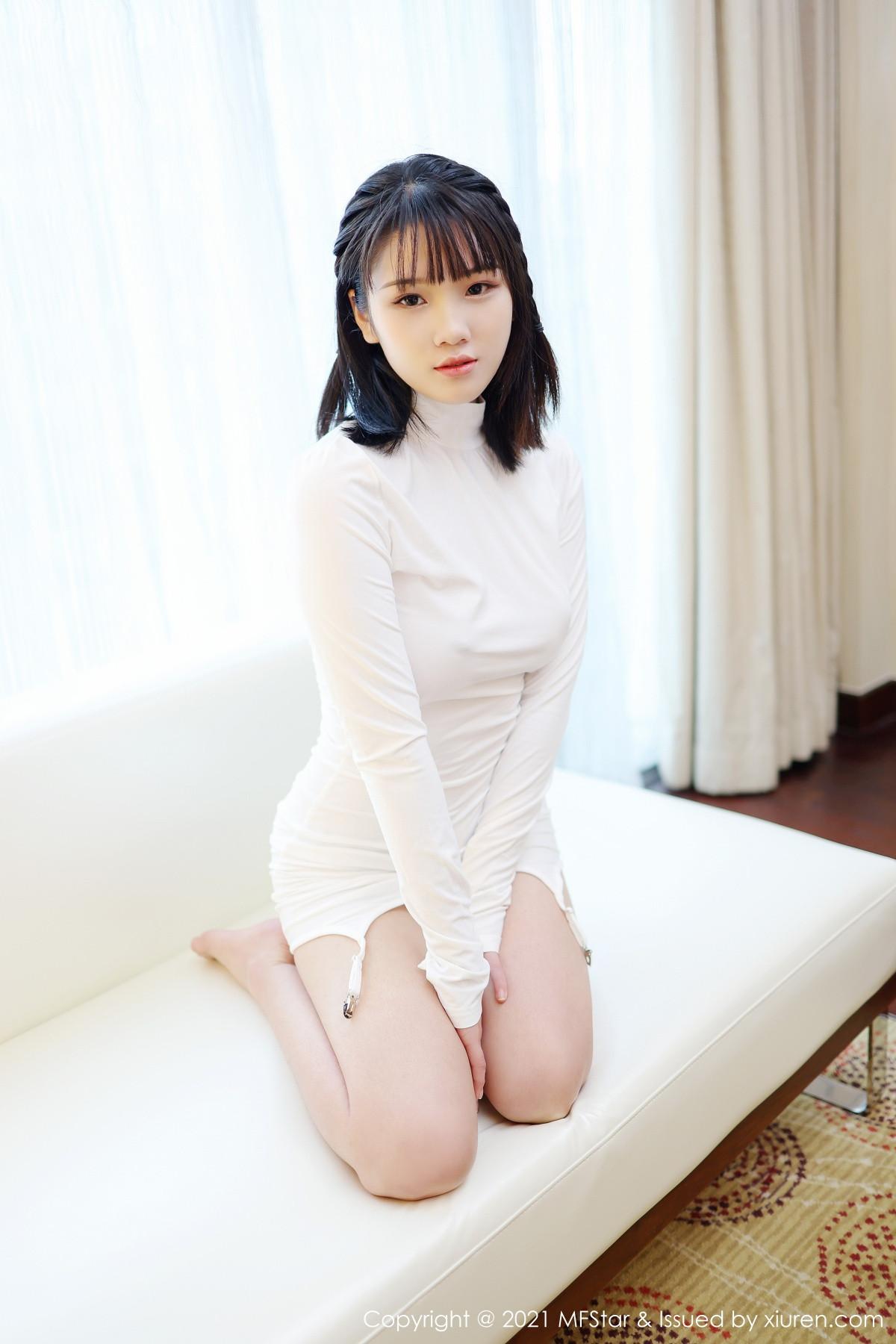Guo Guo Ya's private sexy white outfit half-undressed black underwear gorgeous photo set 40P 7