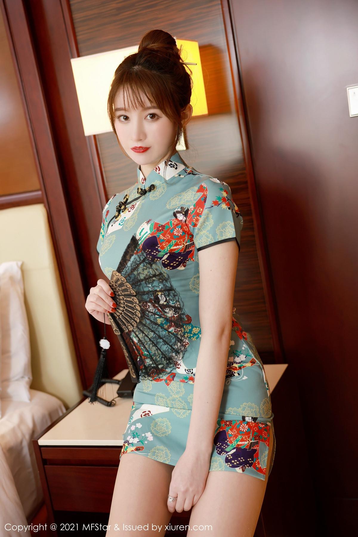 yoo优优 Sanya Travel Photoshoot Private Collection: Ancient Charm Qipao with Sheer Stockings Ultimate Alluring Pictorial 64P