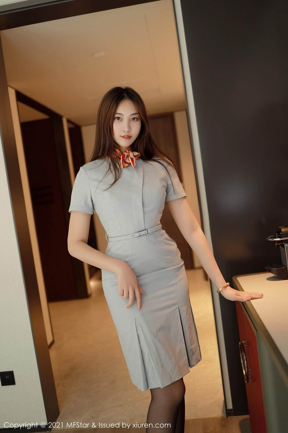 Zheng Yingshan Sanya Photoshoot: Revealing Lace Stockings and Sexy Office Wear in Stunning Pictures 34P