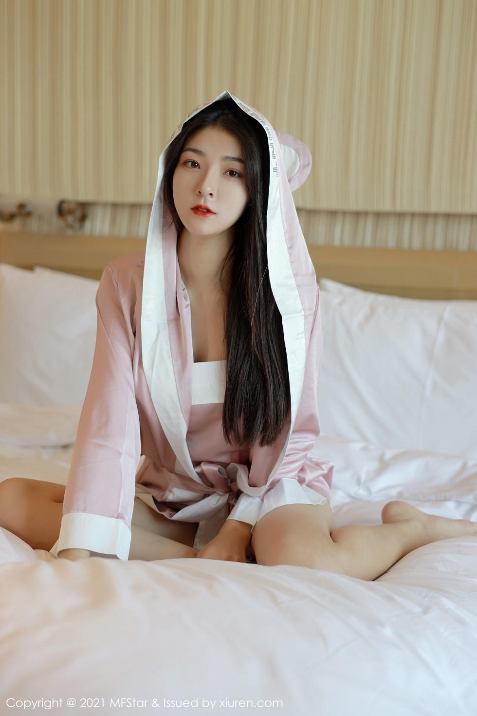 LauraSu Yutong Exquisite Cutout Lingerie Show on a Private Bed Perfect Figure Stunning Photoshoot 43P 2
