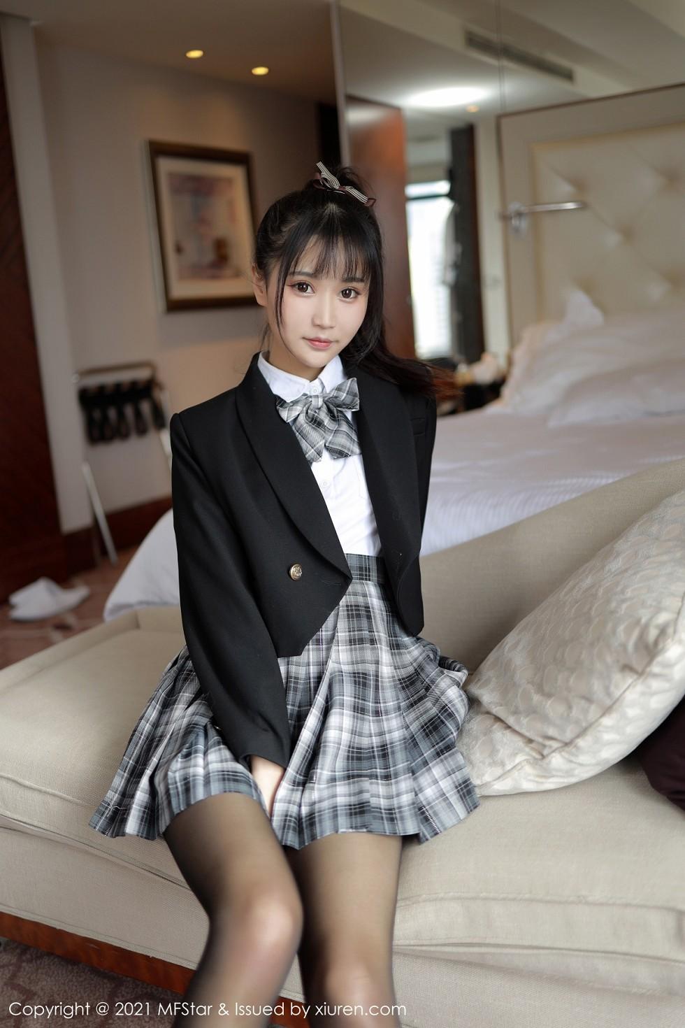 Little Jelly Plaid JK School Uniform Theme Black Stockings Photo Shoot: Stunning Curves Album 49P