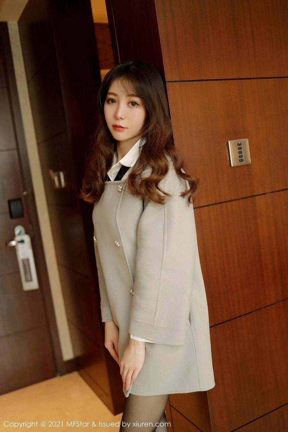 Shuishui's private white shirt paired with black mini skirt, open crotch black silk stockings gorgeous photo 41P 3