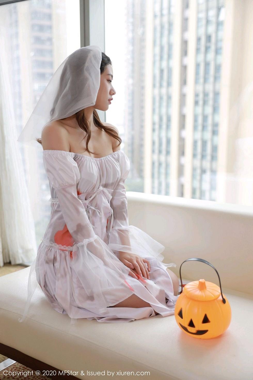 Zhang Xinxin's Private Bath Tub Sexy One-Piece Bikini Show Perfect Figure Stunning Photoshoot 61P
