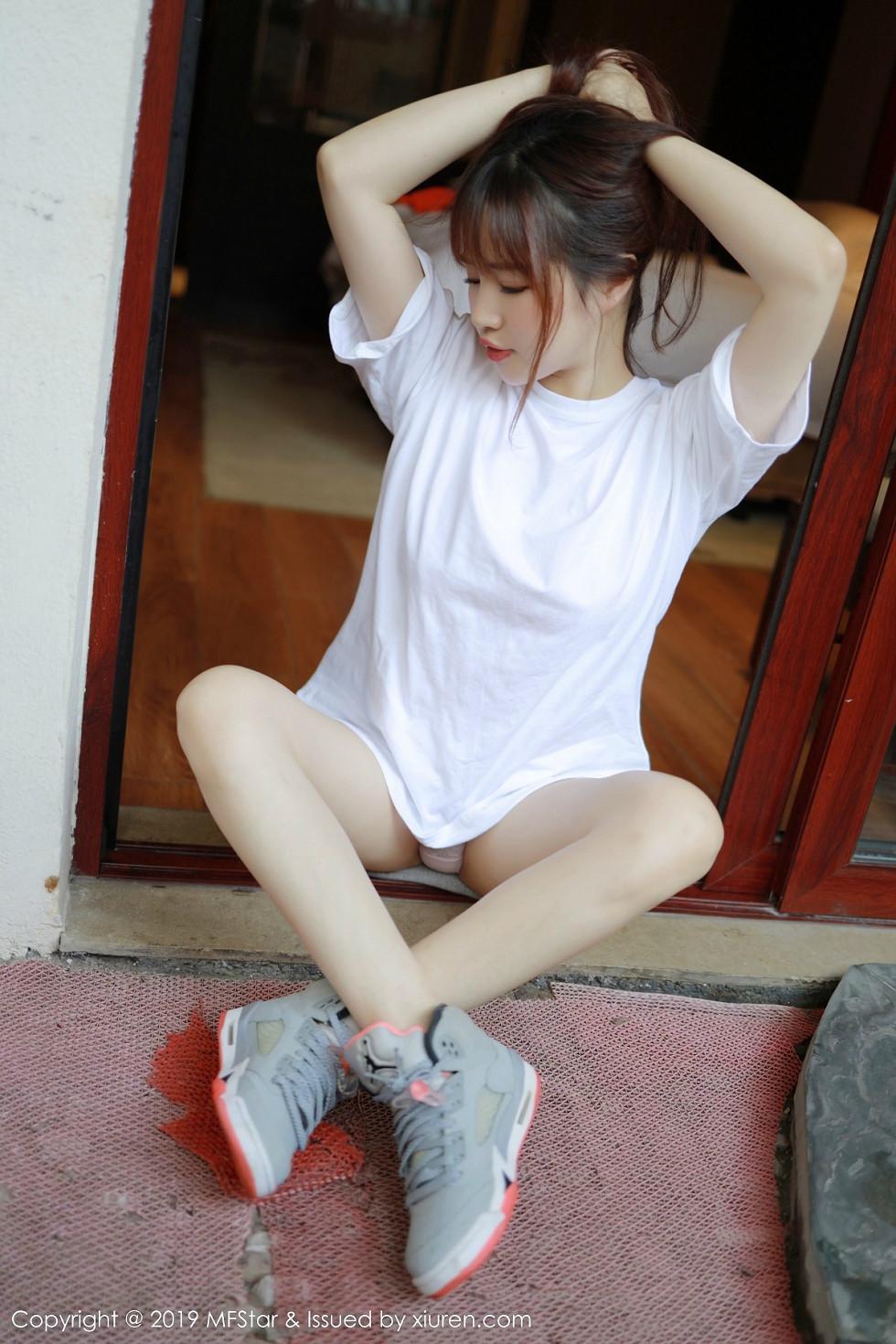 Enshuai Babe Exclusive Pink Lingerie Shoot: Stunning Photos of Buxom Figure and Porcelain Skin 51P