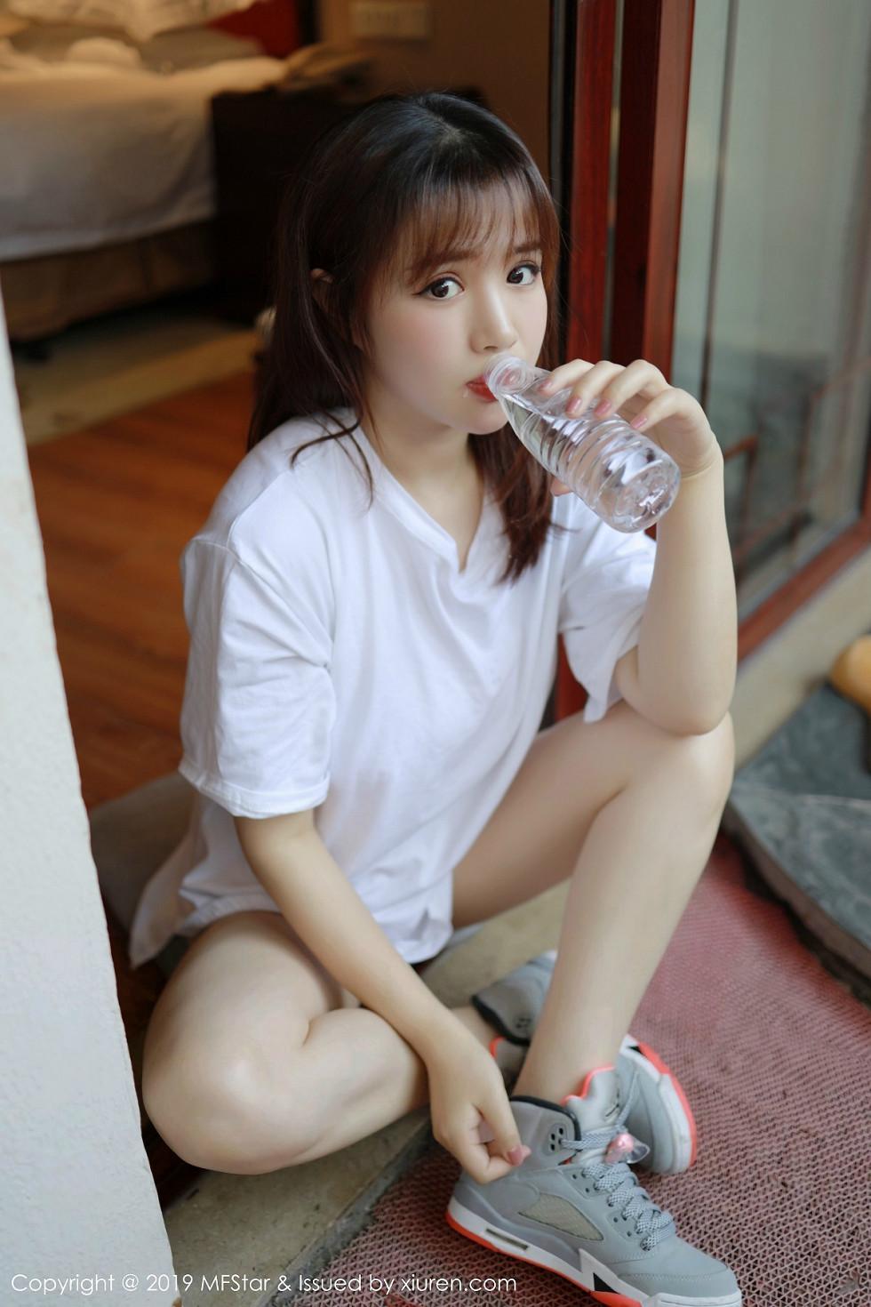 Enshu babe private pink lingerie showing white tender skin, stunning magnificent breasts, exquisite photo set 51P 4