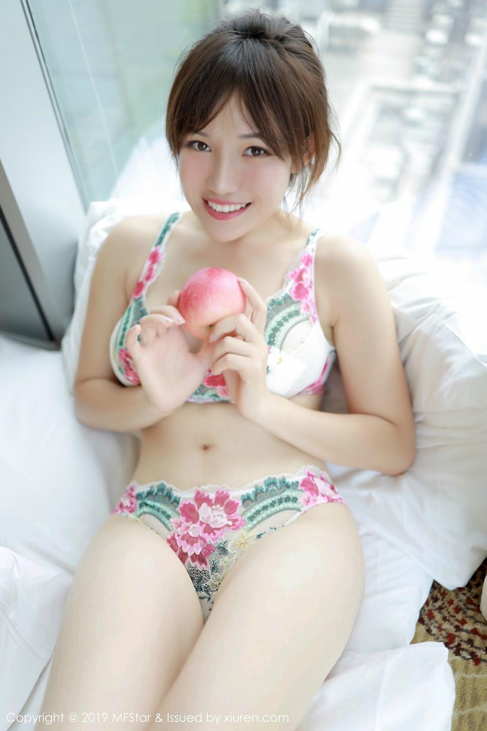 Duo Xiangzi's Private Collection Exquisite Cutout Lingerie Showcasing Curves Hot Stunning Photos 40P