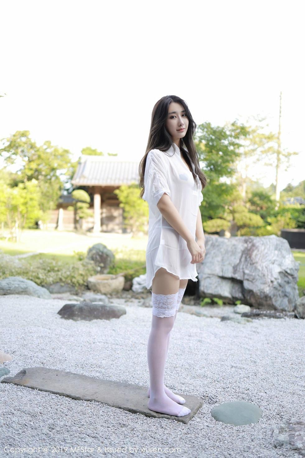 Betty Lin Zixin's Japan Travel Shoot: Outdoor White Shirt and Lace Stockings Pictorial 53P