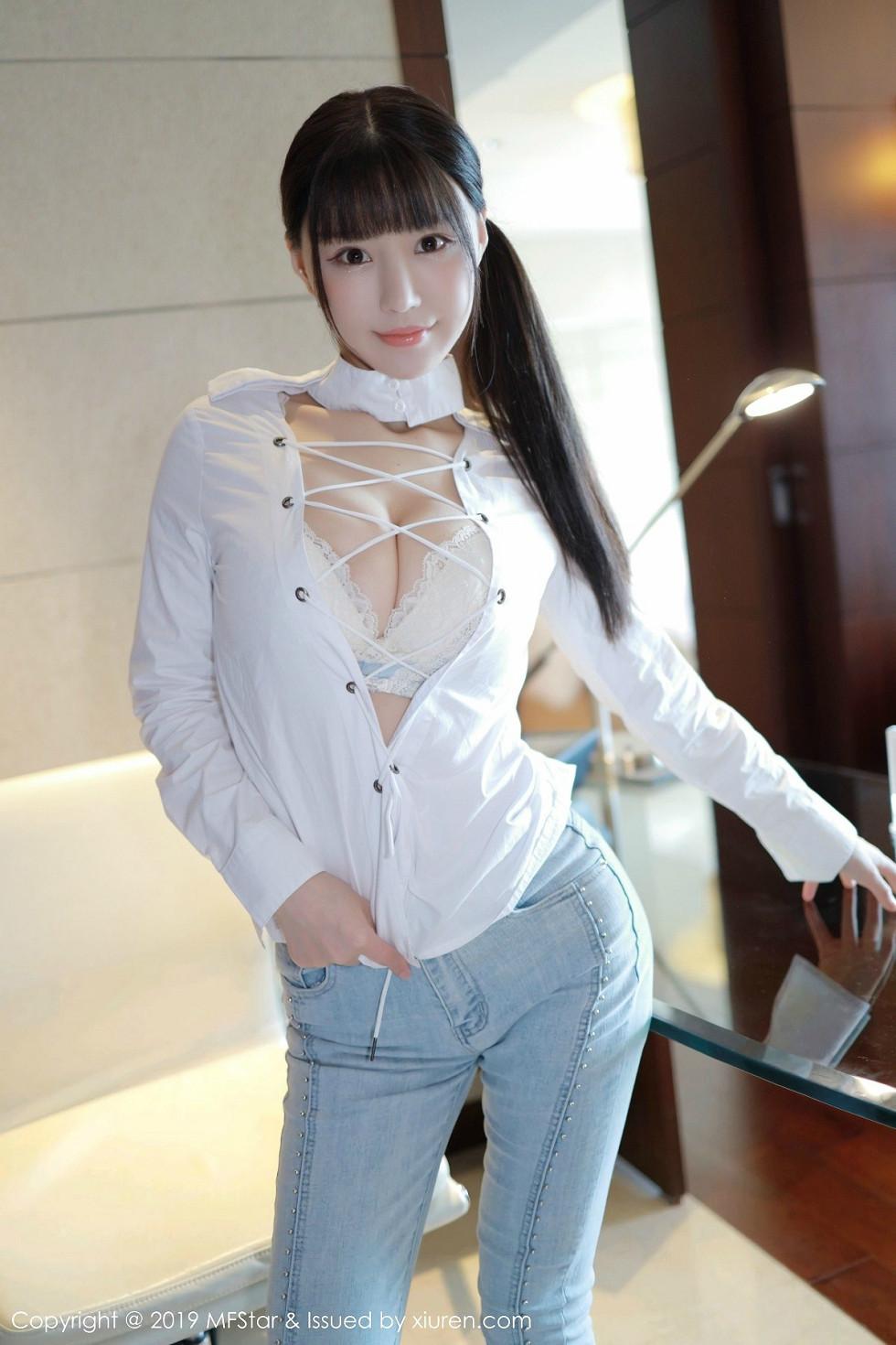 Flower Zhu Ke'er White Shirt with Jeans Half Undressed Revealing Magnificent Breasts Ultimate Gorgeous Photoshoot 58P 7