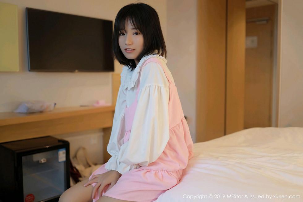 Cangji Youxiang's Bedroom Shoot: Undressing from a Sexy White Shirt, Explicit Nude Photoshoot 66P