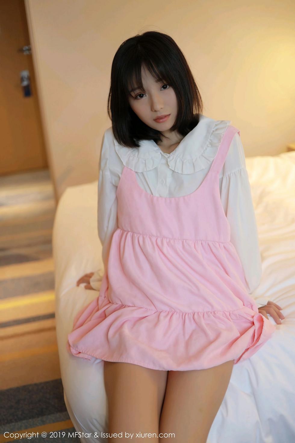 Kurae Yuka taking off sexy white shirt on bed at home explicit full nude hot exquisite photo set 66P 3
