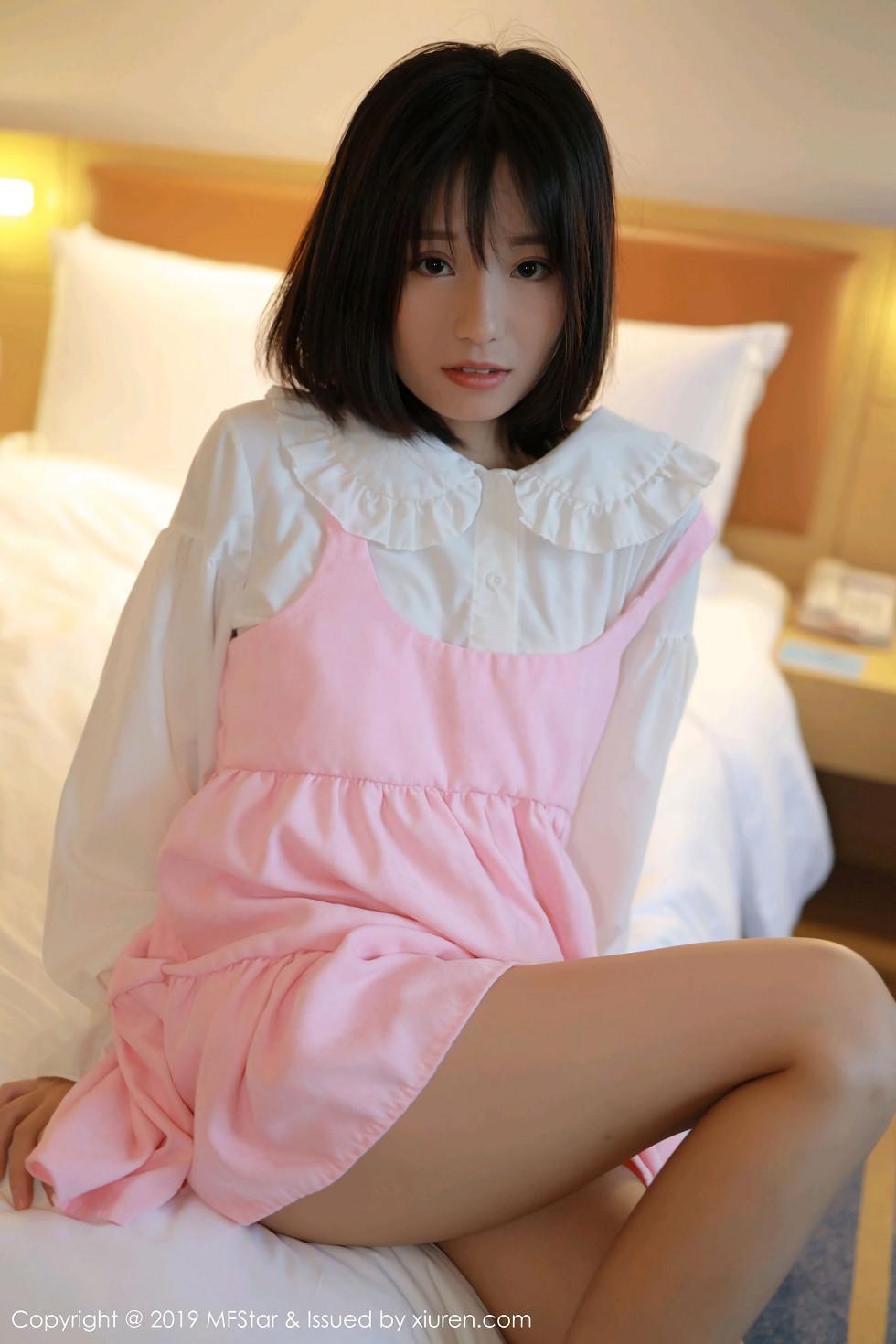 Kurae Yuka taking off sexy white shirt on bed at home explicit full nude hot exquisite photo set 66P 4