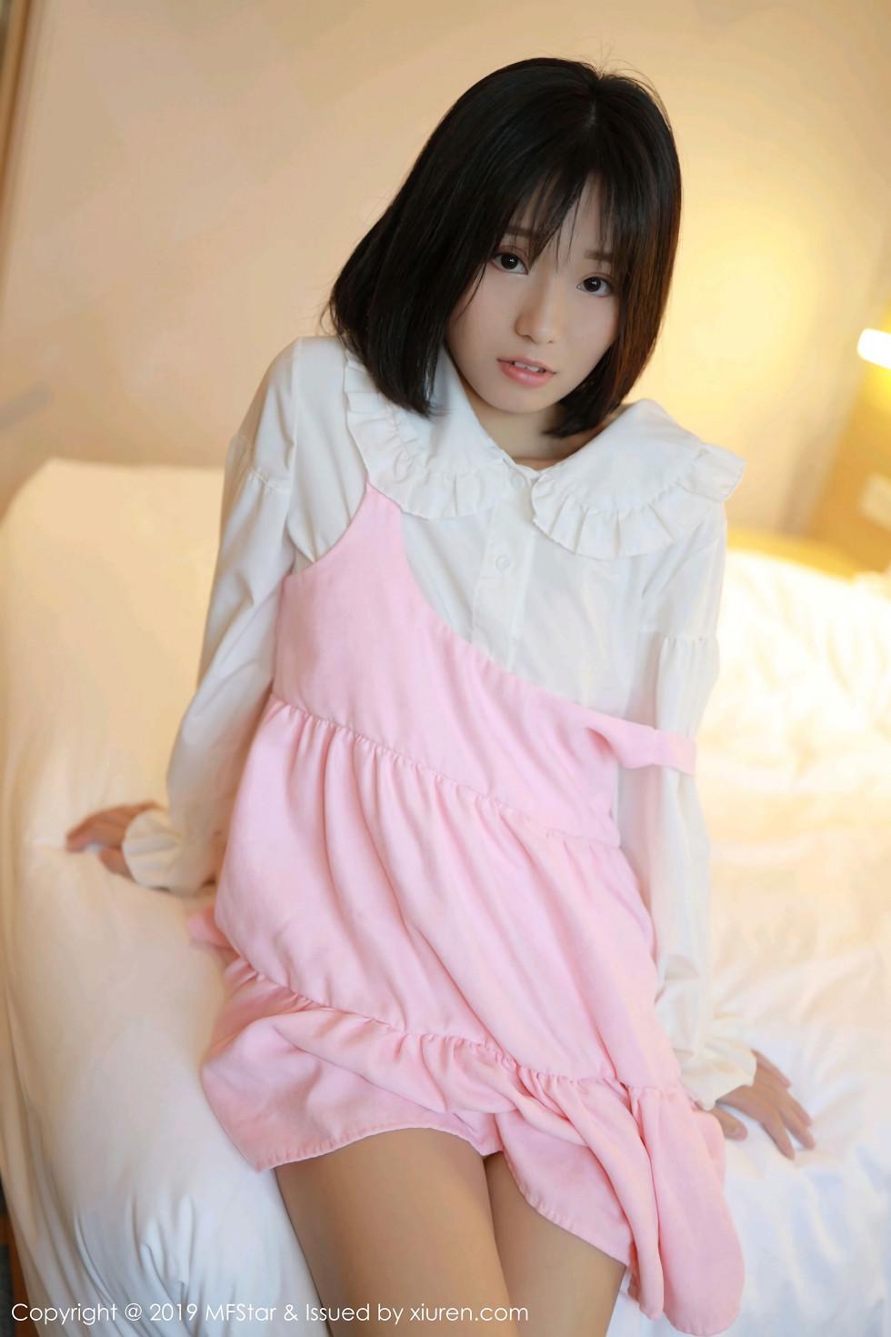 Kurae Yuka taking off sexy white shirt on bed at home explicit full nude hot exquisite photo set 66P 5