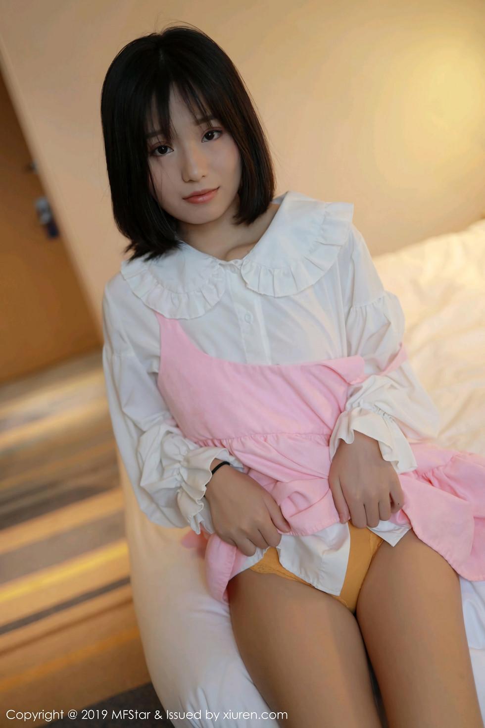Kurae Yuka taking off sexy white shirt on bed at home explicit full nude hot exquisite photo set 66P 7