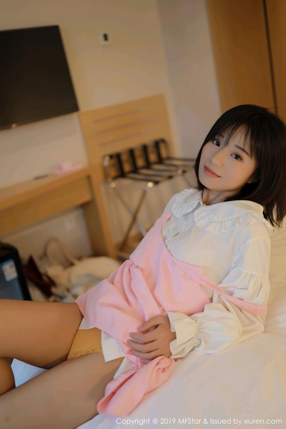 Kurae Yuka taking off sexy white shirt on bed at home explicit full nude hot exquisite photo set 66P 8