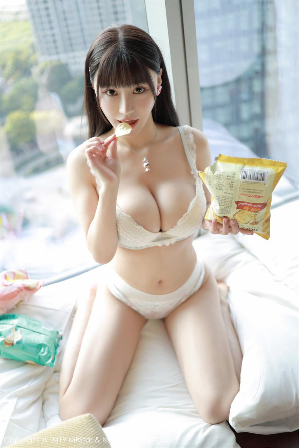 Flower Zhu Ke'er Private Lingerie Shoot: Revealing Busts with Chip Cover-Up - Ultimate Beauty Photos 50P