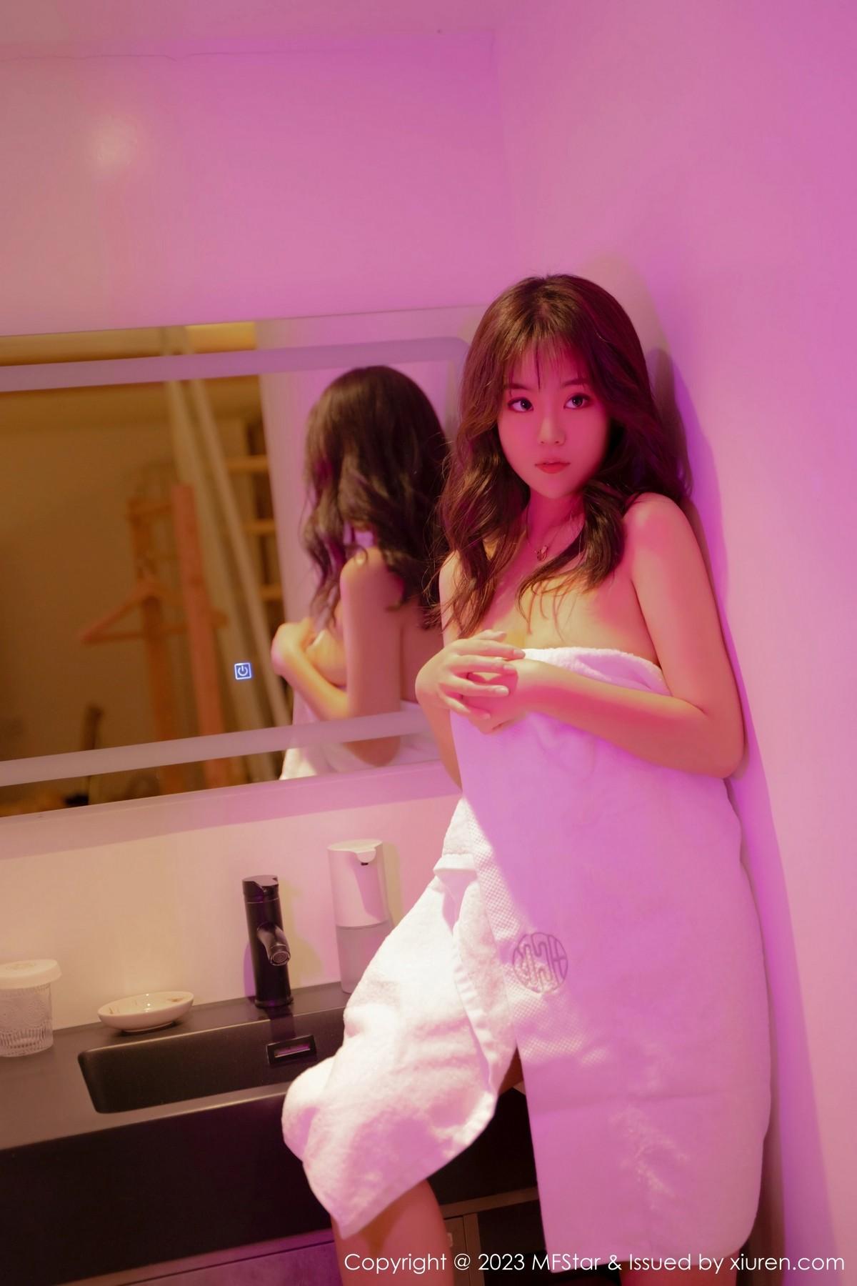 小樱花baby沐浴后出镜白色浴袍秀丰满身材绝美写真50P 3