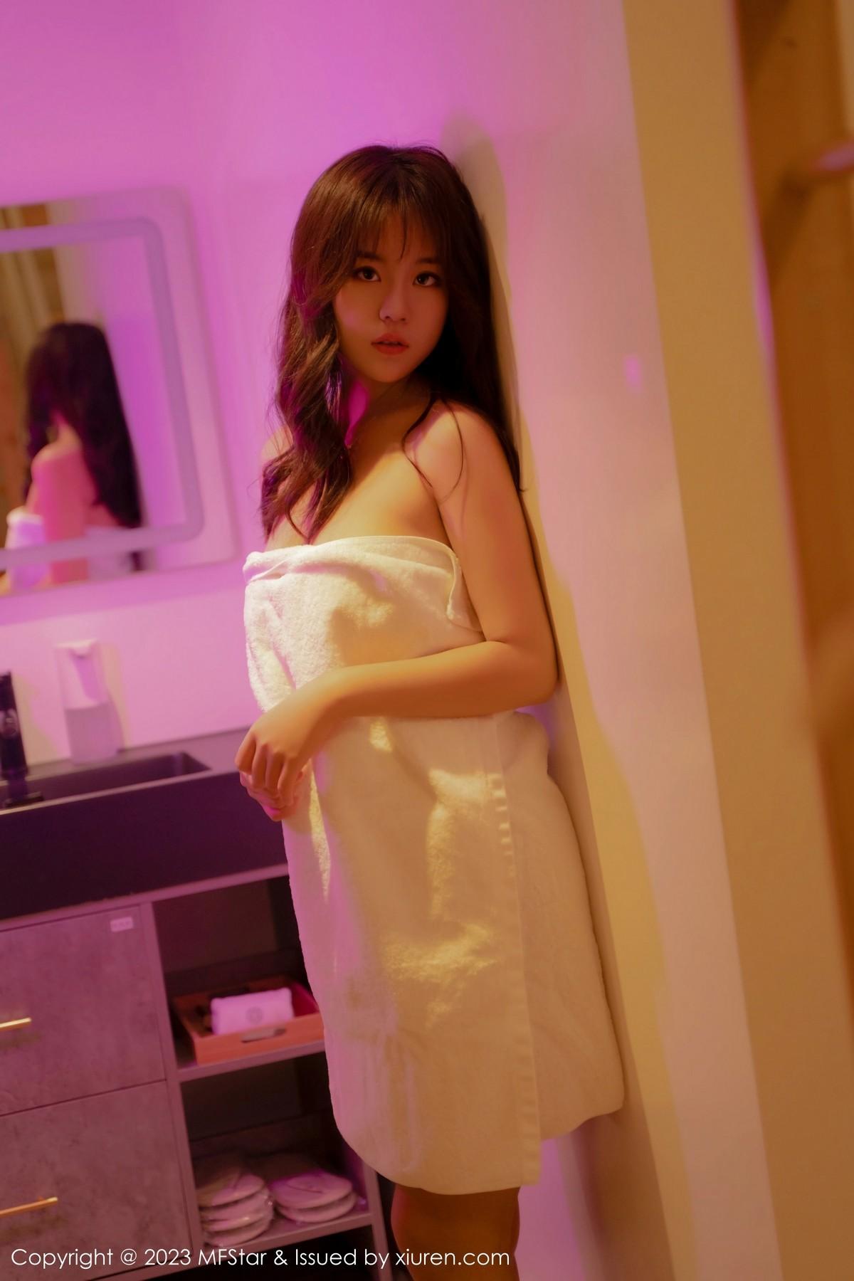 小樱花baby沐浴后出镜白色浴袍秀丰满身材绝美写真50P 6