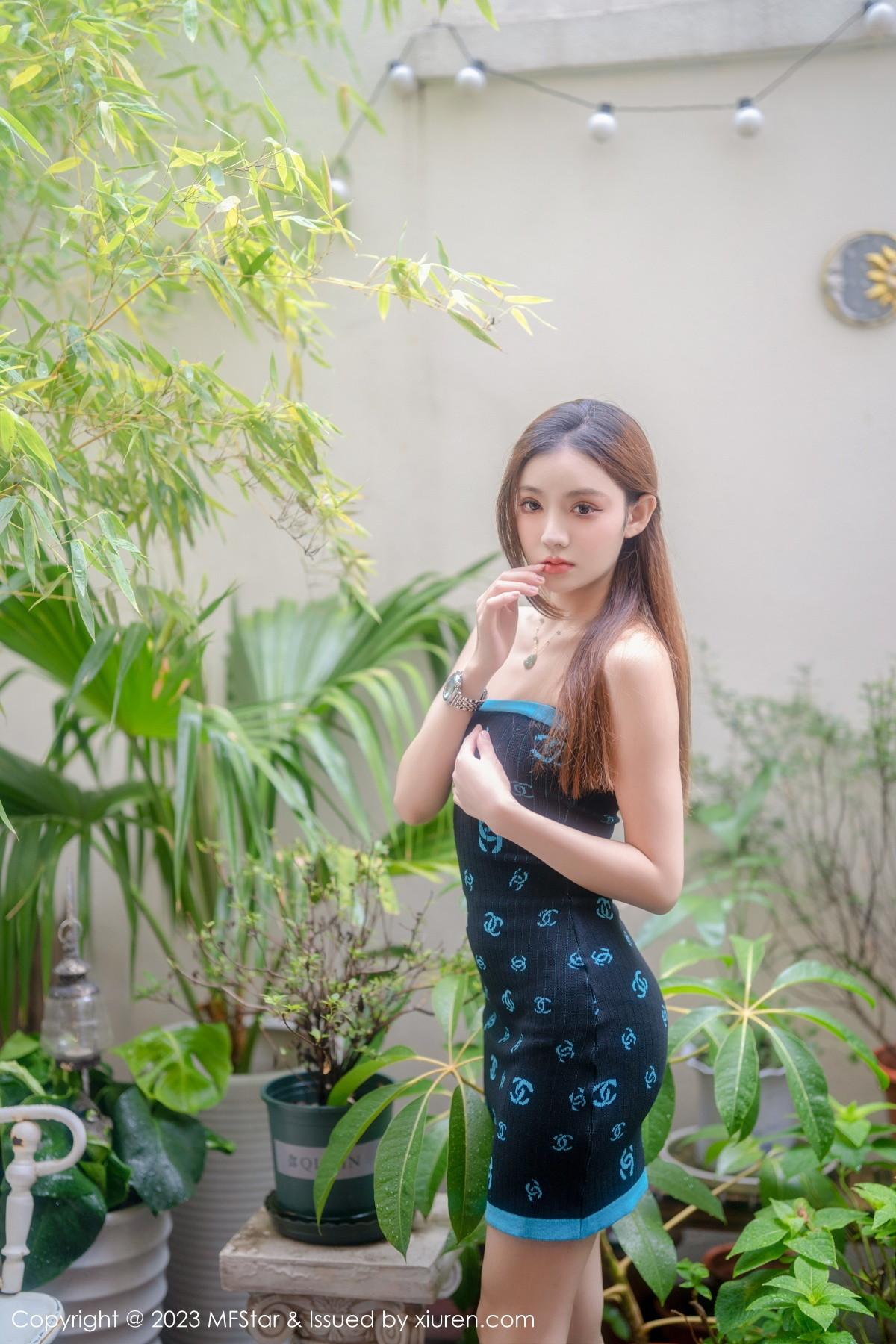 加朵babe深色露肩连衣短裙秀魔鬼般凹凸身材绝美写真73P 8