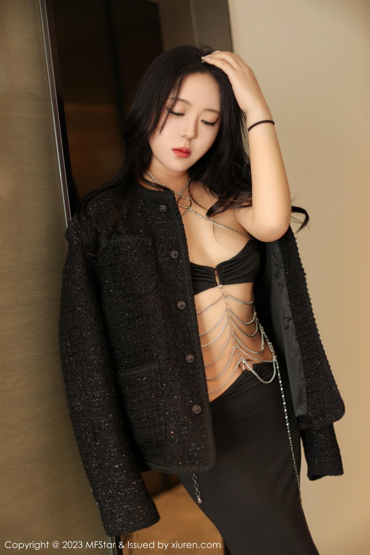 露露luncy性感黑色服饰配黑色长裙秀丰腴身姿迷人绝美写真73P 6