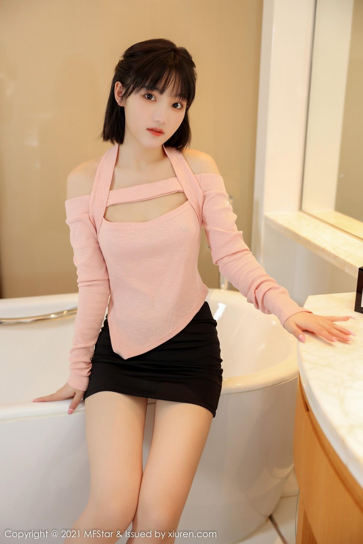 甜筒晓彤居家女友主题浴室性感粉色服饰配黑短裙绝美写真56P 2