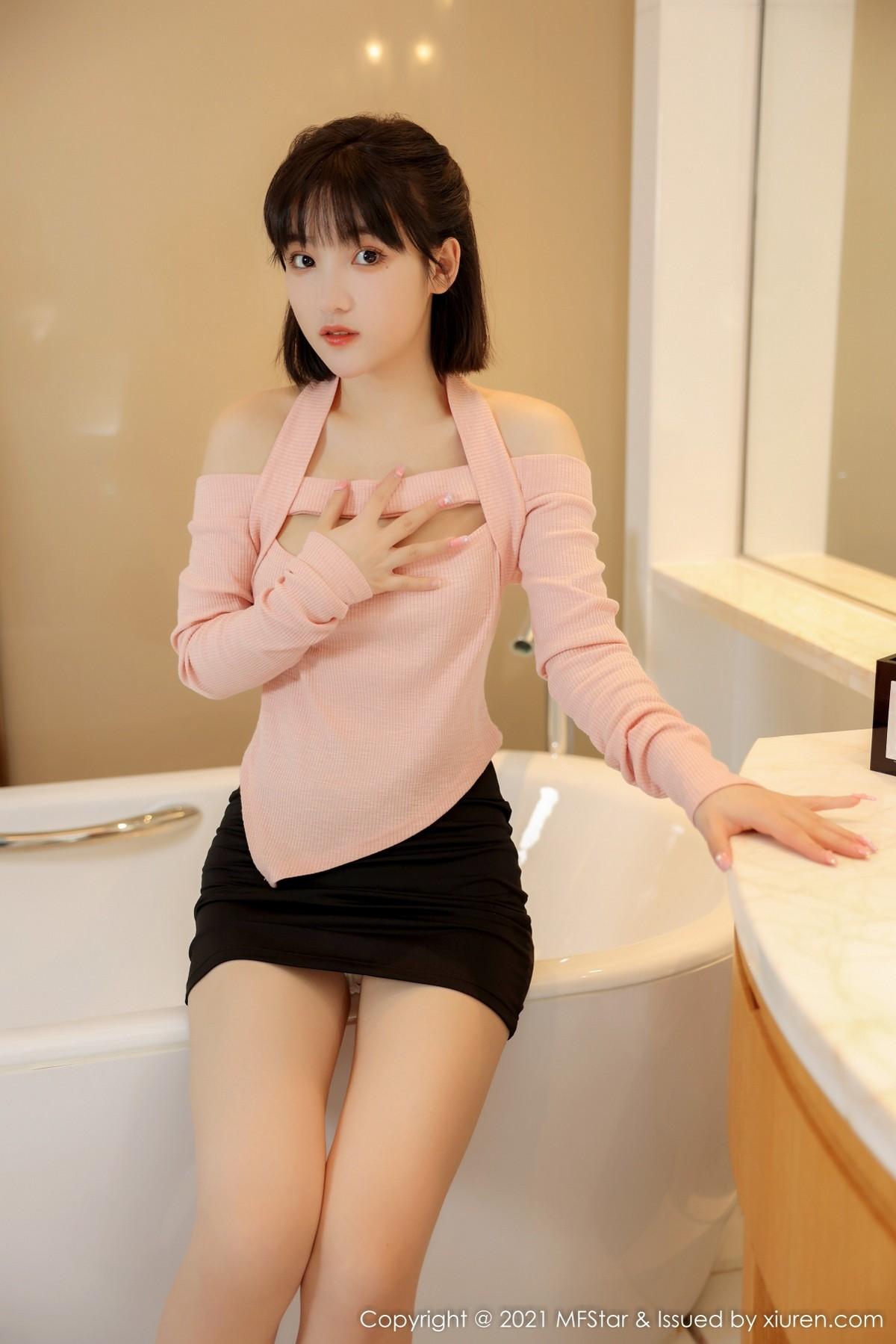 甜筒晓彤居家女友主题浴室性感粉色服饰配黑短裙绝美写真56P 3