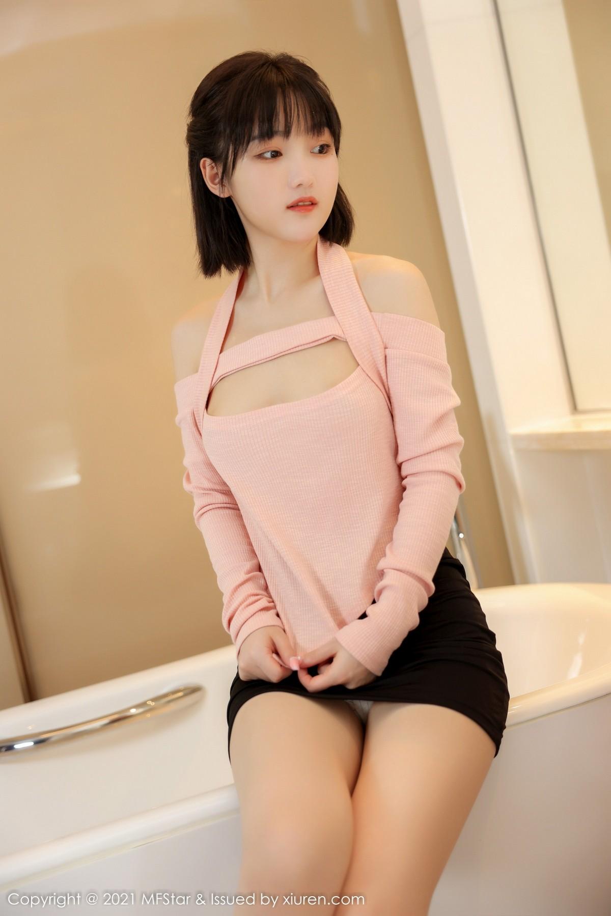 甜筒晓彤居家女友主题浴室性感粉色服饰配黑短裙绝美写真56P 6
