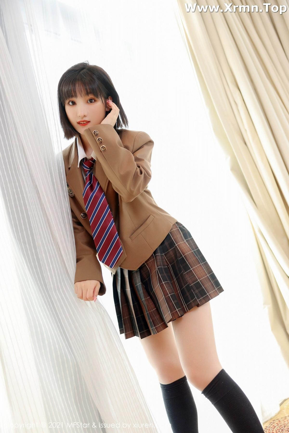 甜筒晓彤居家女友主题粉色内衣配肉丝裤袜甜美可人写真53P 7