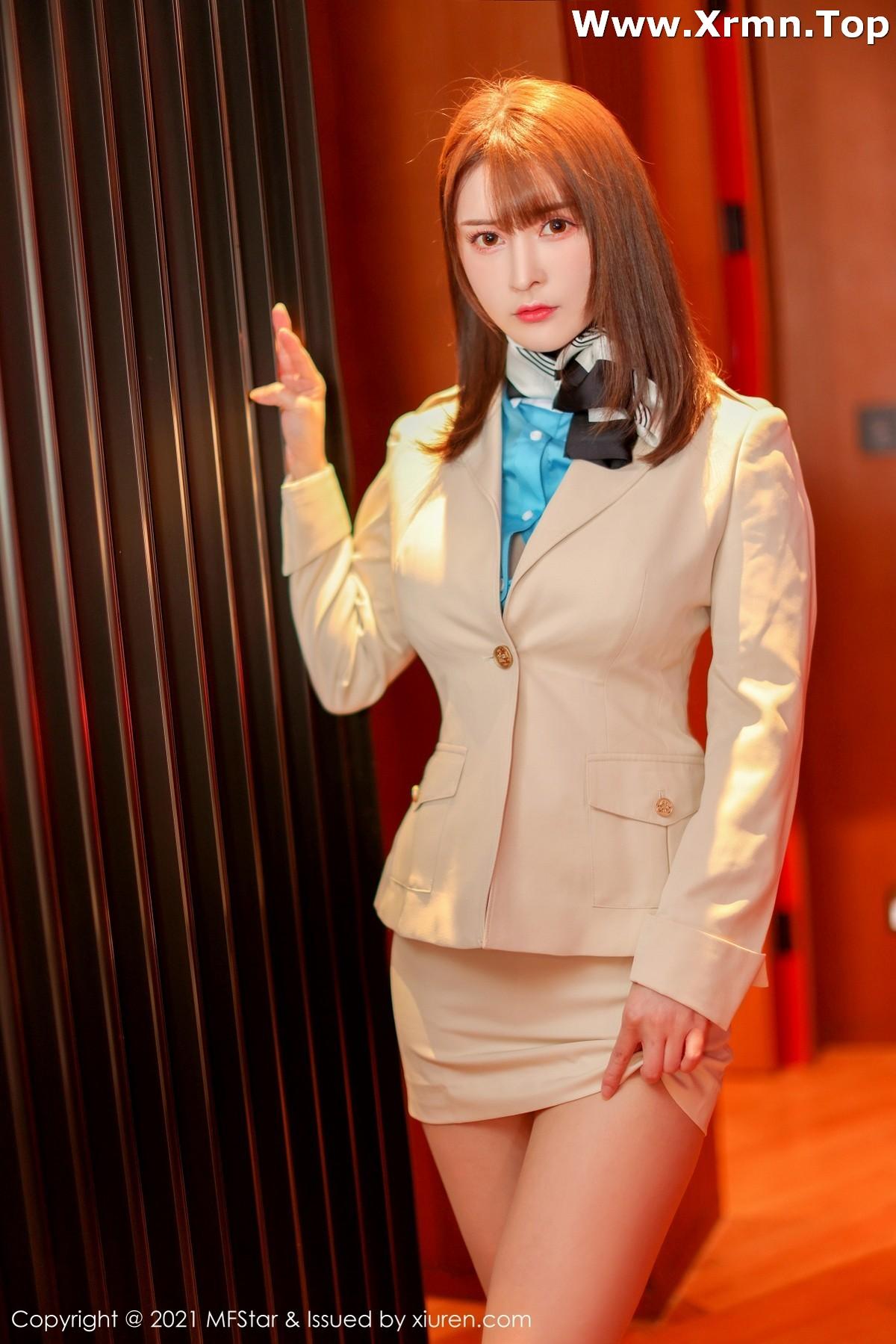 蔡文钰Abby职业装OL主题露肉丝裤袜秀翘臀美腿绝美写真50P 2